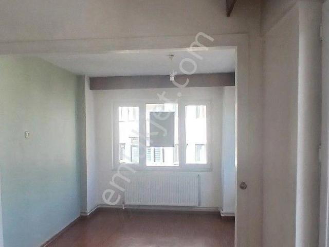 Bandırma Askerlik Şubesinin Karşısında Kiralık Arakat Balkonlu 2+1
