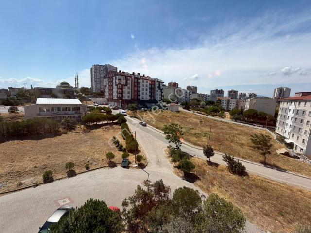 Bandırma Levent Mahallesinde Bakımlı, Geniş Ve Ferah 2+1 Daire