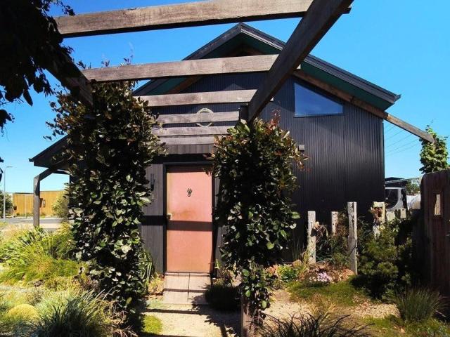 Bandicoot Court A unique coastal retreat, crafted with heart and soul