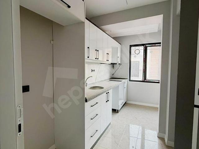 BANDIRMA MAVİ EMLAKTAN YENİ MAH. 2+0 ARAKAT SATILIK DAİRE