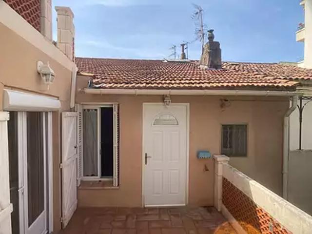 Bandol 83150 Location appartement 2 pièces t2 au dernier étage
