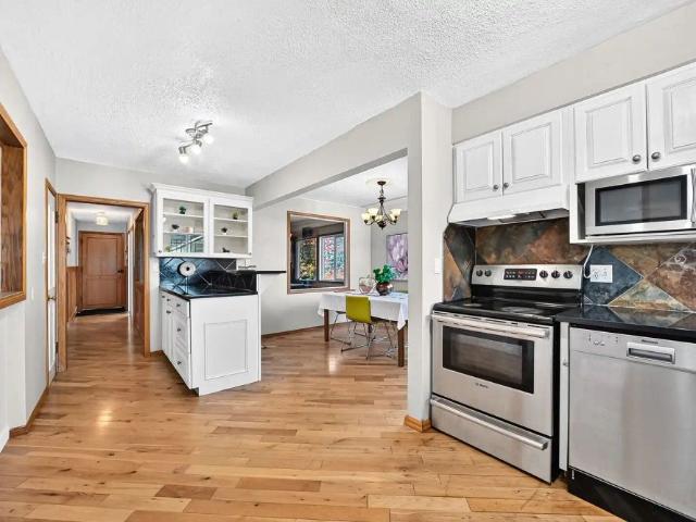 Banff trail C train station bungalow — 5 Bedrooms House