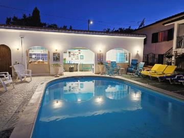 Bangalô isolado de 3 quartos com piscina aquecida localizado. 180m² Penela São Miguel