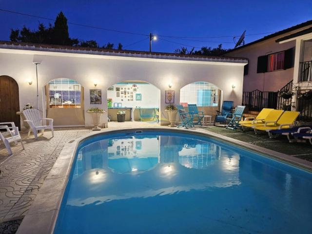 Bangalô independente com 3 quartos e piscina aquecida, localizado numa aldeia tranquila perto da vila de Penela, no distrito de Coimbra