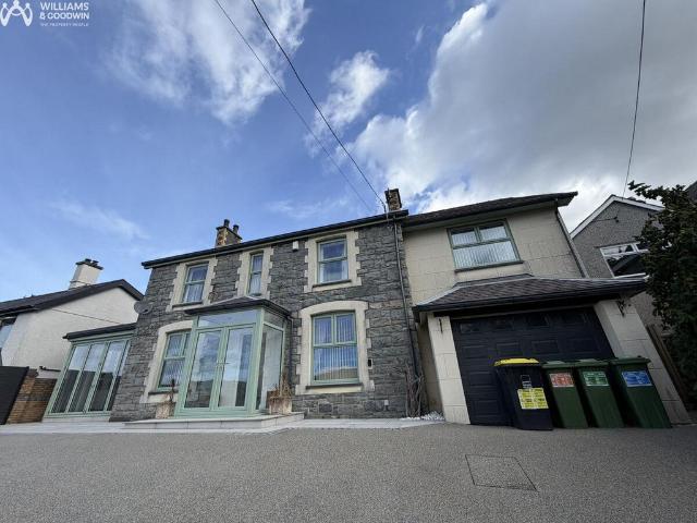 Bangor Road, Bethesda, Gwynedd, LL57 5 bed detached house to rent £1,850 pcm £427 pw