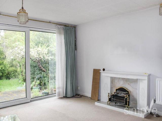 Bangors Road North, Iver. 5 bed house to rent £2,400 pcm £554 pw