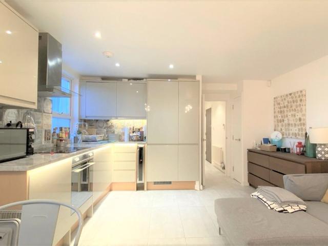 Bank Buildings, High Street, Willesden, London NW10, 2 bed flat to rent, £1,950 pcm | PrimeLocation