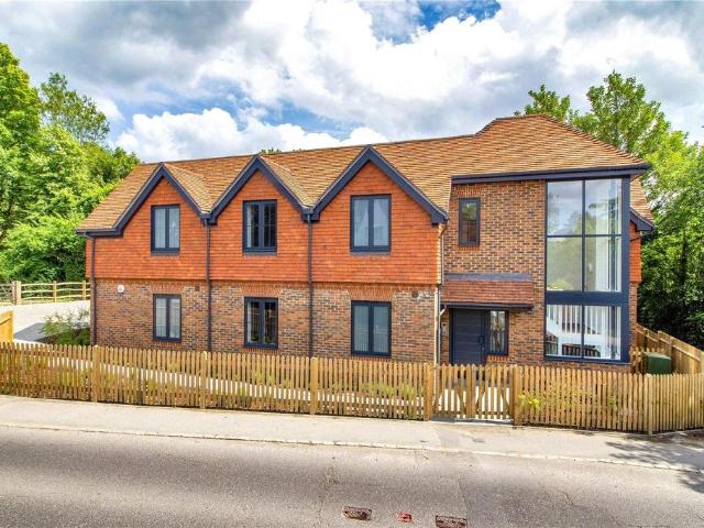 Bank Buildings, Station Road, Otford. 2 bed apartment to rent £1,800 pcm £415 pw