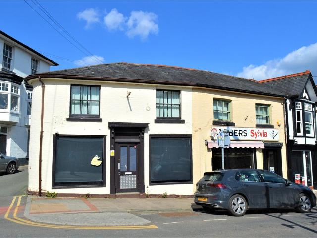 Bank Chambers, Shortbridge Street, Newtown, Powys SY16, 2 bed flat to rent, £450 pcm | PrimeLocation