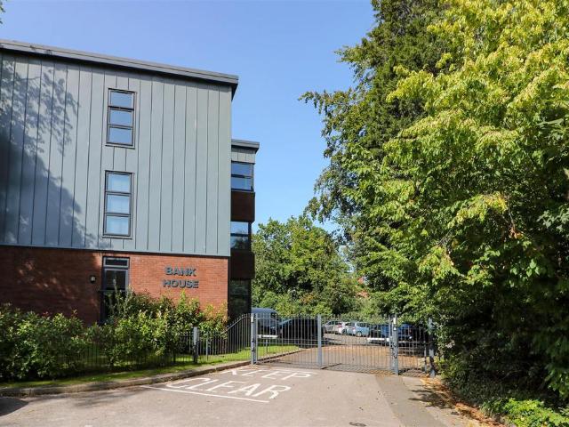 Bank House, Sutton Coldfield B72 2 bed apartment to rent £1,350 pcm £312 pw