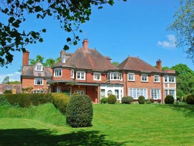 Bank, Lyndhurst, 3 Bedroom Apartment