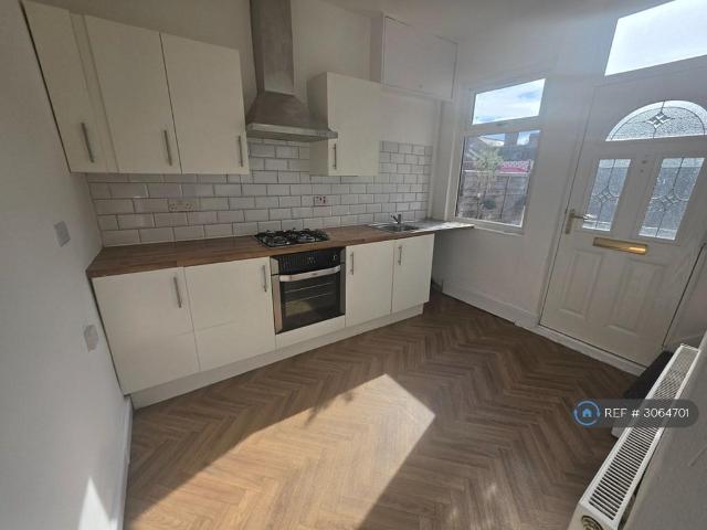 Bank St, Barnsley, S71 2 bed terraced house to rent £775 pcm £179 pw