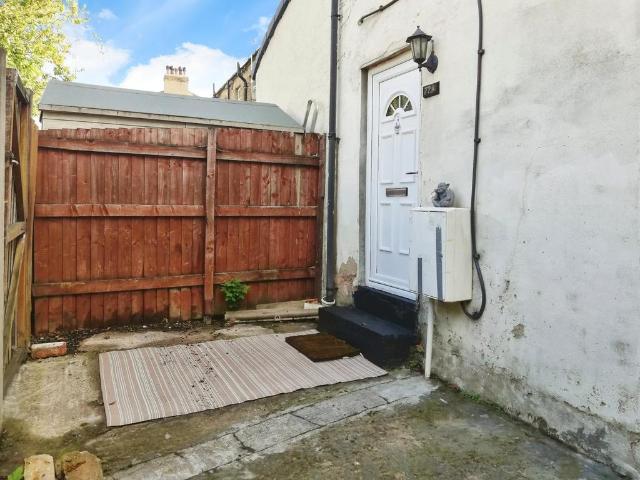 Bank Street, West Yorkshire WF5 2 bed apartment to rent £800 pcm £185 pw