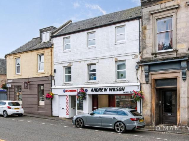 Bank Street, Alloa 2 bed flat to rent £725 pcm £167 pw