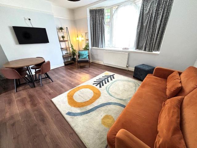 Bank Street, Ashford, Kent TN23, 2 bed flat to rent, £1,100 pcm | PrimeLocation