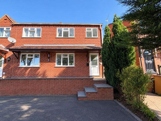 Bank Street, Castle Gresley, DE11 3 bed semi detached house to rent £925 pcm £213 pw