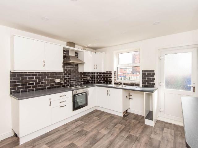 Bank Street, Chesterfield S40, 2 bed terraced house to rent, £795 pcm | PrimeLocation