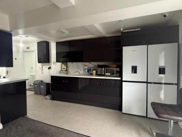 Bank Street, Ossett 4 bed house share to rent £1,300 pcm £300 pw