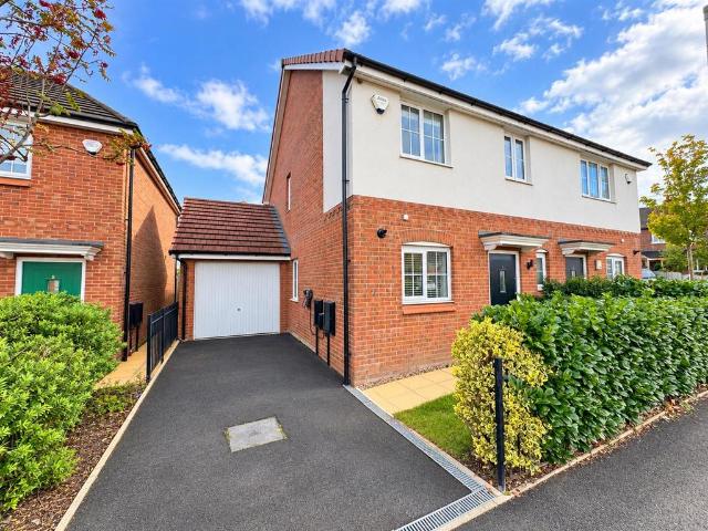 Derby Drive, Bank Top, Heywood, OL10 3 bed semi detached house to rent £1,395 pcm £322 pw