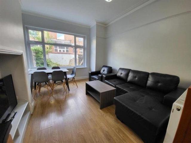 Bankfield Avenue, Victoria Park, Manchester, M13 0ZP, United Kingdom | Room for rent #113447359 | Rentberry