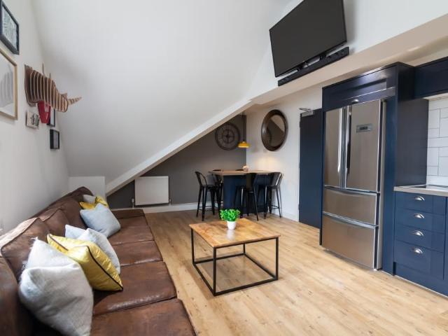 Bankfield Road, Huddersfield HD1, 5 bed flat to rent, £329 pppm | PrimeLocation