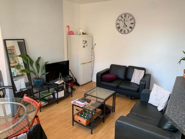 Bankfield Terrace, Leeds LS4 4 bed house to rent £2,045 pcm £472 pw