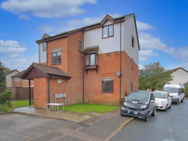 Banks Road, Borehamwood WD6, 1 bed flat to rent, £1,350 pcm | PrimeLocation