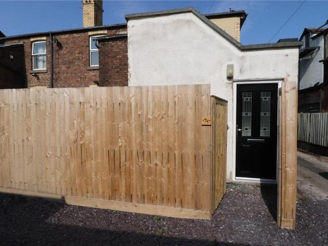 Banks Road, West Kirby, Wirral. 2 bed apartment to rent £1,000 pcm £231 pw