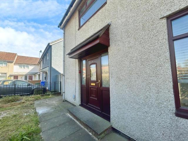 Bankside, Hyde SK14 3 bed semi detached house to rent £1,399 pcm £323 pw