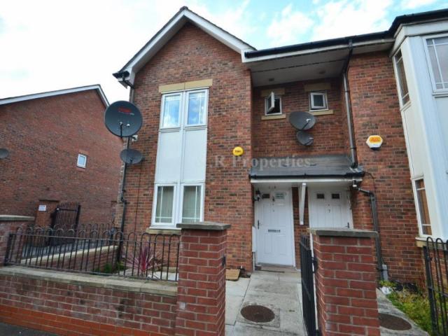 Bankwell St, Hulme, Manchester. M15 5LN 3 bed semi detached house to rent £2,000 pcm £462 pw