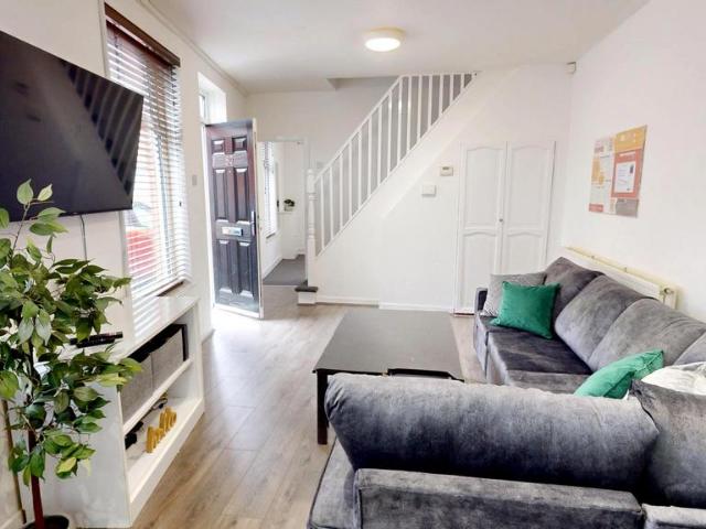 Banner Street, Liverpool L15 4 bed house to rent £2,236 pcm £516 pw