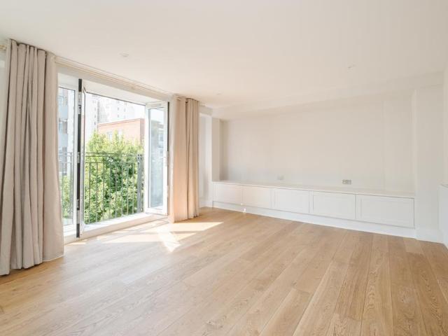 Banner Street London EC1Y 2 bed apartment to rent £3,600 pcm £831 pw
