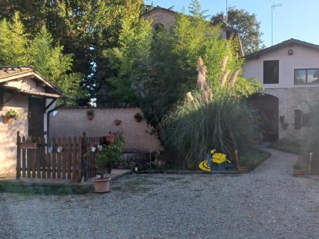 bannone strada chiesa 6 vani 185mq