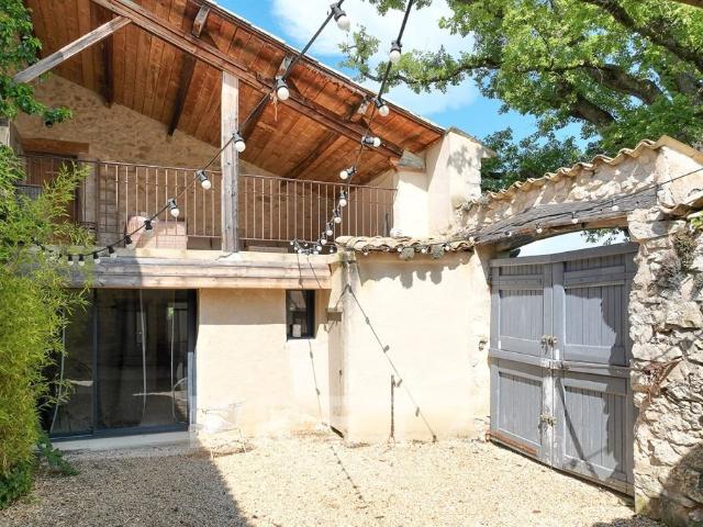 BANON Propriété au cœur de la Provence – Vue dégagée et env. 300m² Banon