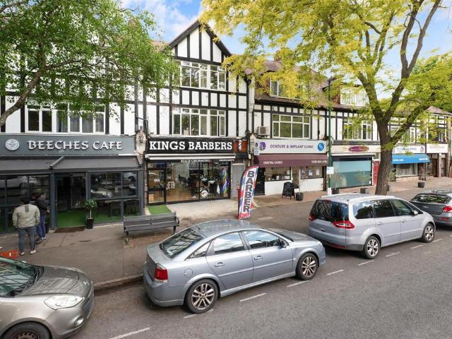 Banstead Road, Carshalton 2 bed flat to rent £1,550 pcm £358 pw