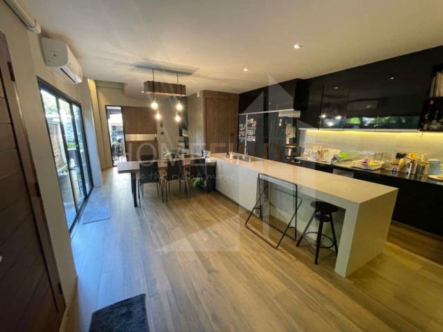 Baan Klang Muang British Town Srinakarin 3 bedrooms, for sale