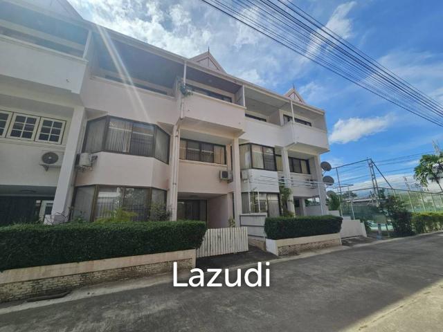 BAAN SUKSAMRAAN: 3 Storey townhouse near town and beach
