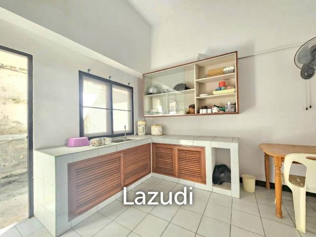 BAAN SUKSAMRAN: 3 Storey townhouse near town and Beach