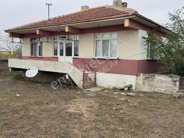 Babaeski Ertuğrulda 423 M2 Arsa Ve Satılık 3+1 Bahçeli Köy Evi