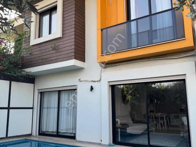 Babataşı Mahallesinde Eşyalı Kiralık Villa