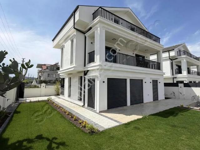 Babataşında Satılık Lüks Villa