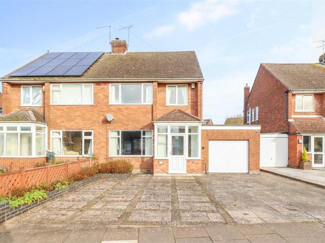 Babbacombe Road, Coventry CV3 3 bed semi detached house to rent £1,250 pcm £288 pw