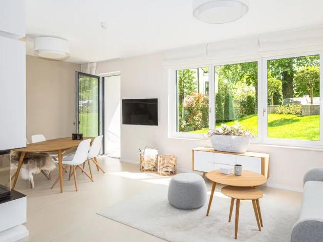 Babelsberg: Großzügige 5 Zimmer Maisonette mit Garten & 2 Tiefgaragenstellplätzen