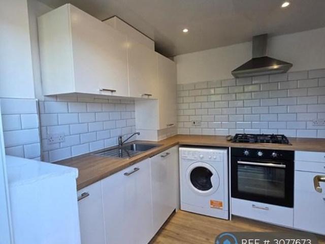 Baberton Mains Crescent, Edinburgh, EH14 2 bed semi detached house to rent £1,595 pcm £368 pw