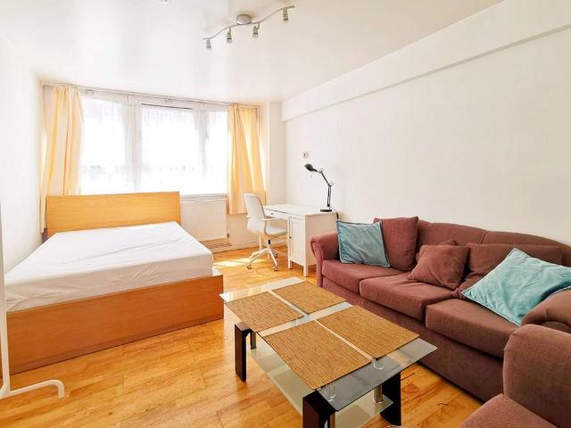 Babington Court, Orde Hall Street. 4 bed flat to rent £4,499 pcm £1,038 pw