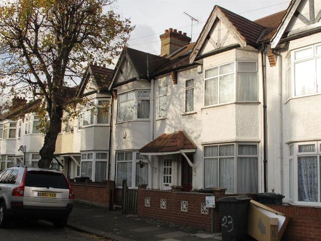 Babington Road, London NW4, 4 bed maisonette to rent, £2,850 pcm | PrimeLocation