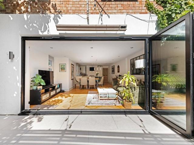 Babington Road, London, SW16 2 bed apartment to rent £3,000 pcm £692 pw