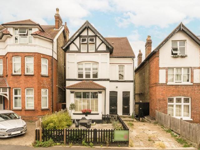 Babington Road, London SW16 2 bed flat to rent £2,250 pcm £519 pw