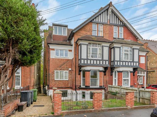 Babington Road, London, SW16 2 bed flat to rent £2,300 pcm £531 pw