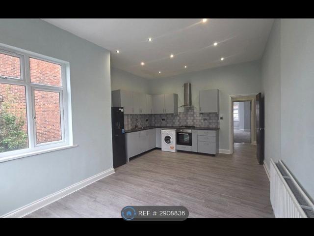 Babington Road, London SW16, 3 bed flat to rent, £2,500 pcm | PrimeLocation